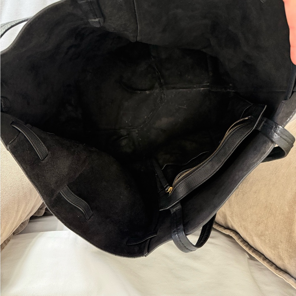 Celine Black Tote Bag Sleek Minimalist Design - Picture 6 of 8